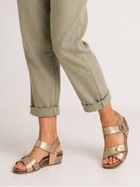 OTBT Women's Sandey Wedge Sandals, Gold. Size 6.5